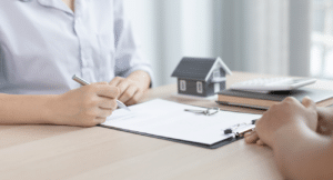 Guida sugli step da considerare in caso di affitto a stranieri. How to rent a house in Italy: documents and immigration requirements.